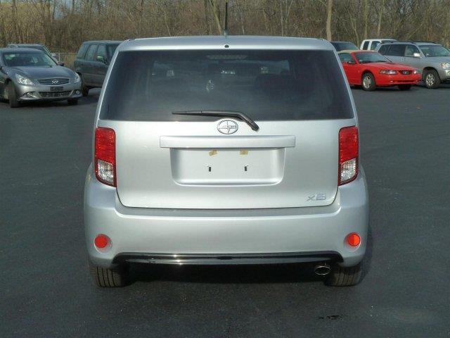 Scion xB 2013 photo 6