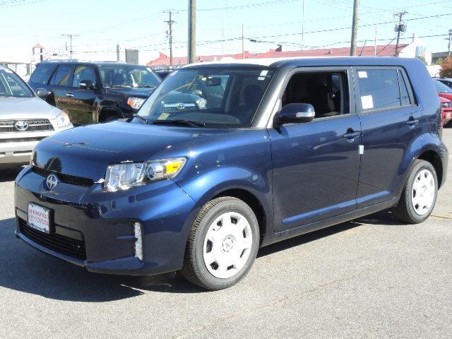 Scion xB 2013 photo 3