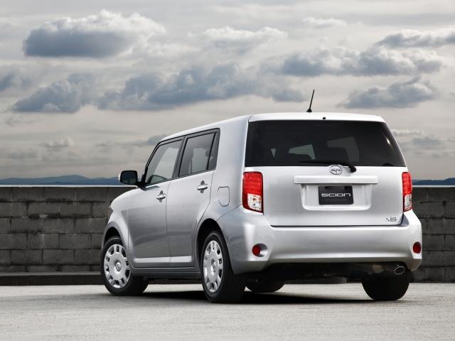 Scion xB 2013 photo 3