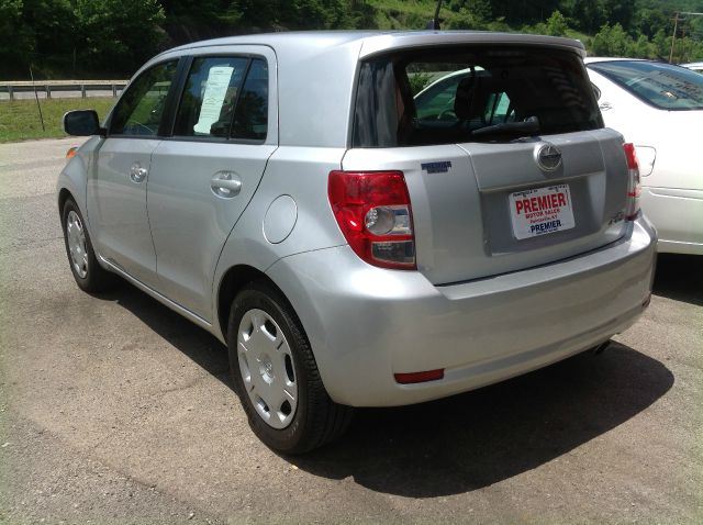 Scion xD 2006 photo 1