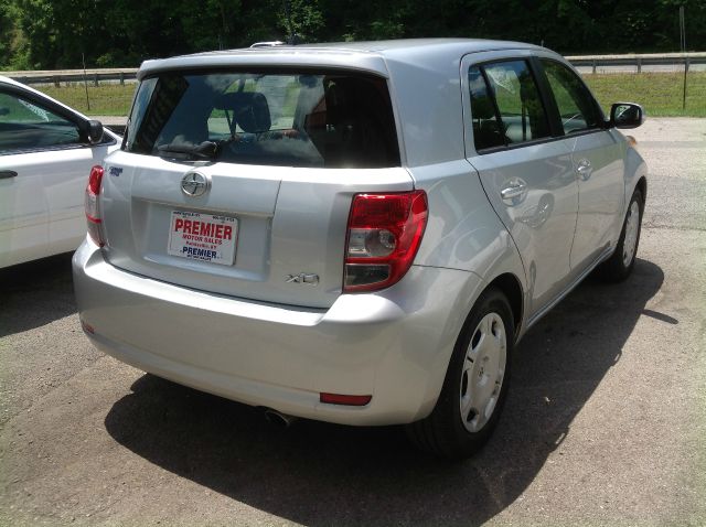 Scion xD 2006 photo 2