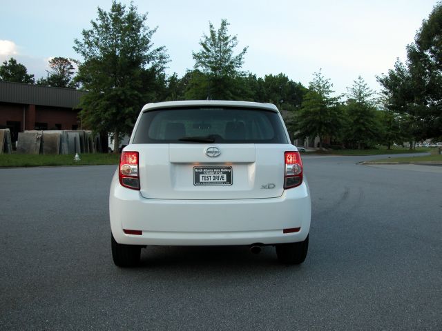 Scion xD 2008 photo 2