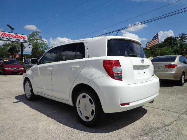 Scion xD 2010 photo 2