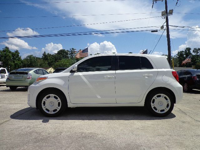 Scion xD 2010 photo 3