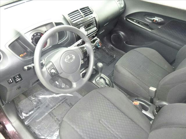 Scion xD 2010 photo 2