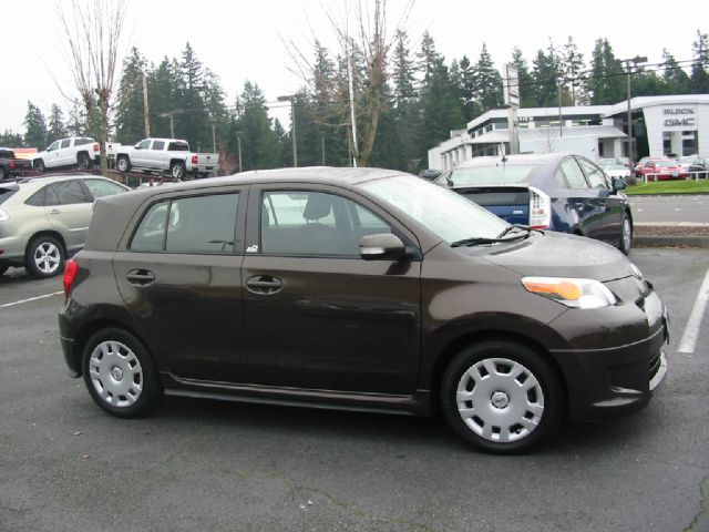 Scion xD 2011 photo 2
