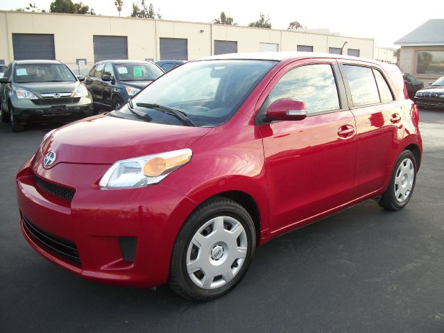Scion xD 2011 photo 2