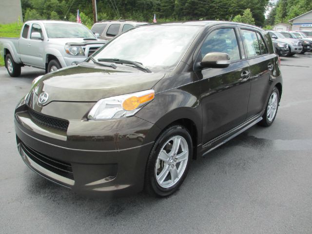 Scion xD 2011 photo 2
