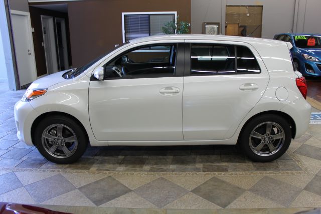 Scion xD 2012 photo 3