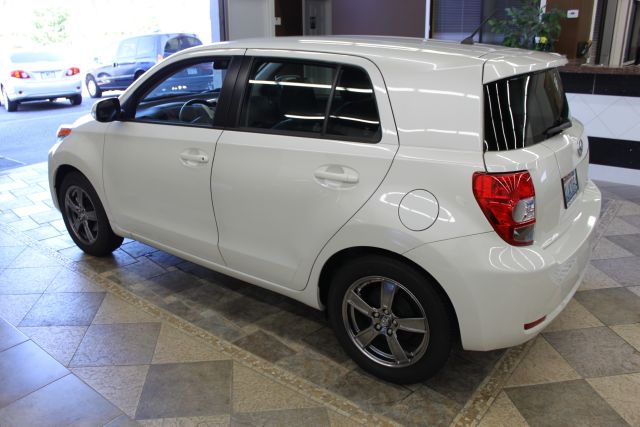 Scion xD 2012 photo 4