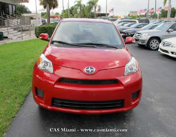 Scion xD 2012 photo 2