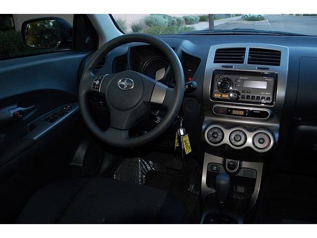 Scion xD 2012 photo 2