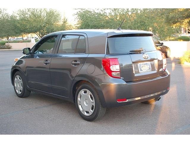 Scion xD 2012 photo 3