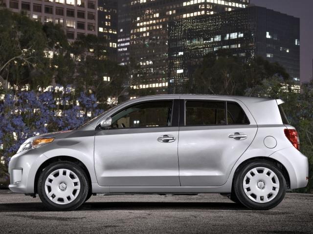 Scion xD 2013 photo 1