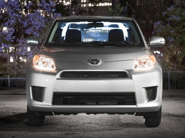 Scion xD 2013 photo 2