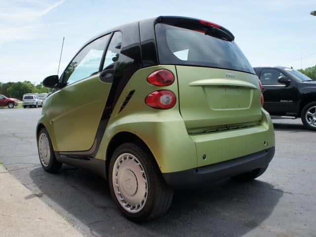 Smart fortwo 2011 photo 2