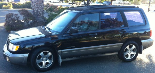 Subaru Forester 2000 photo 1