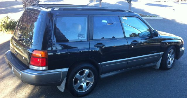 Subaru Forester 2000 photo 2