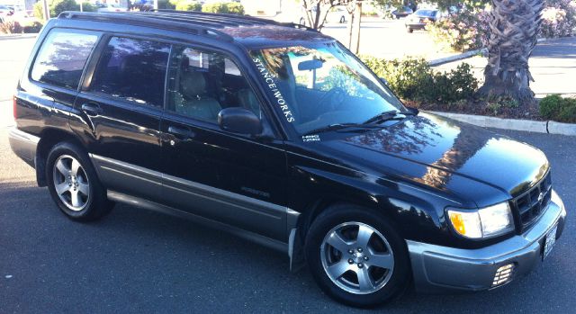 Subaru Forester 2000 photo 3