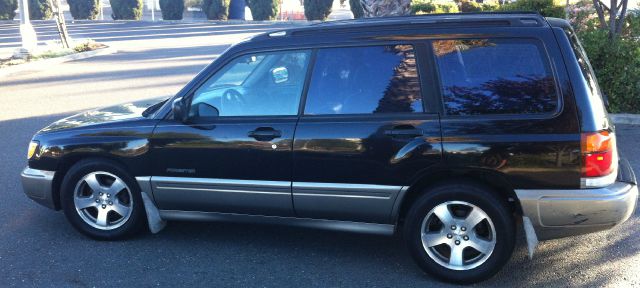 Subaru Forester 2000 photo 4