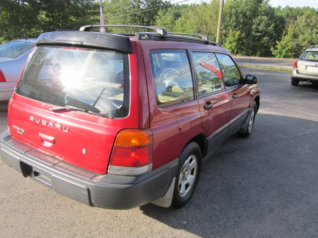 Subaru Forester 2000 photo 2