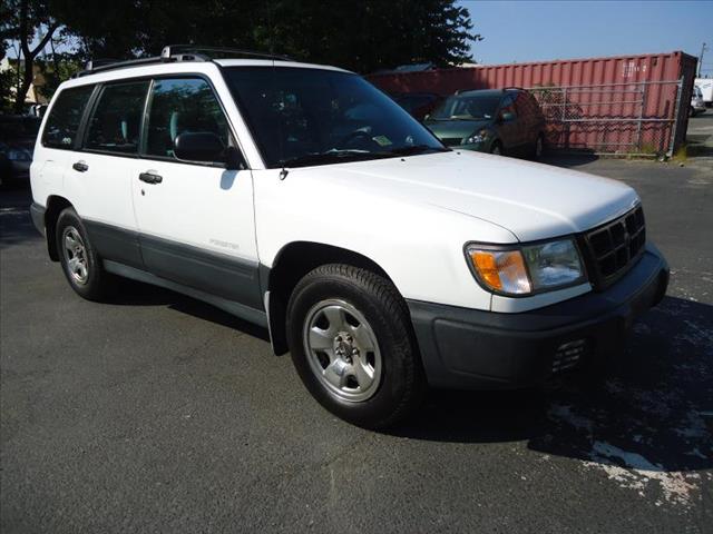 Subaru Forester 2000 photo 1