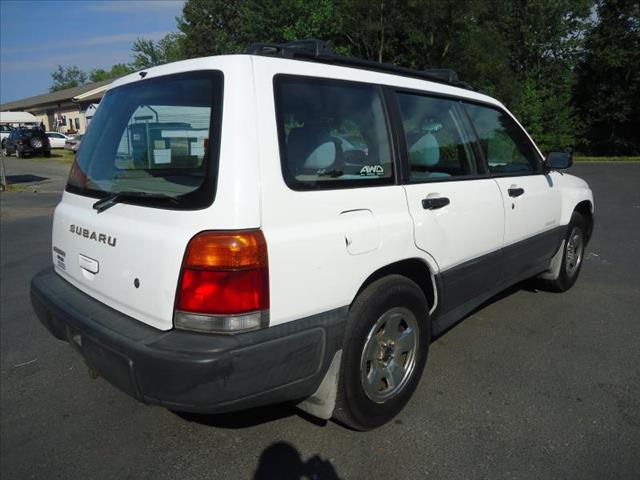 Subaru Forester 2000 photo 2