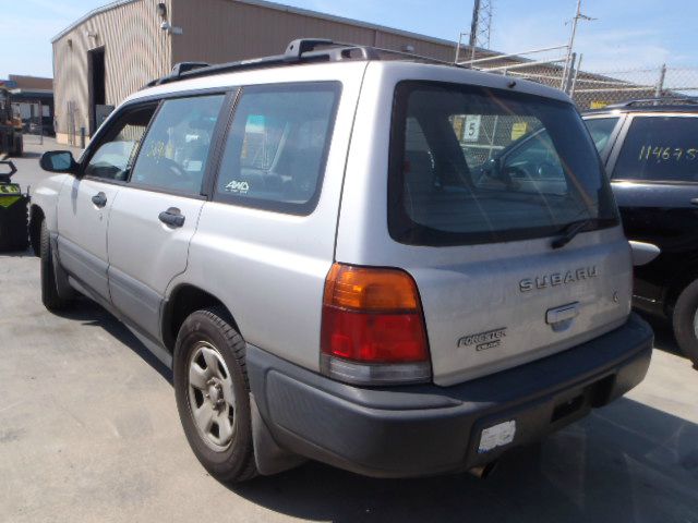 Subaru Forester 2000 photo 1