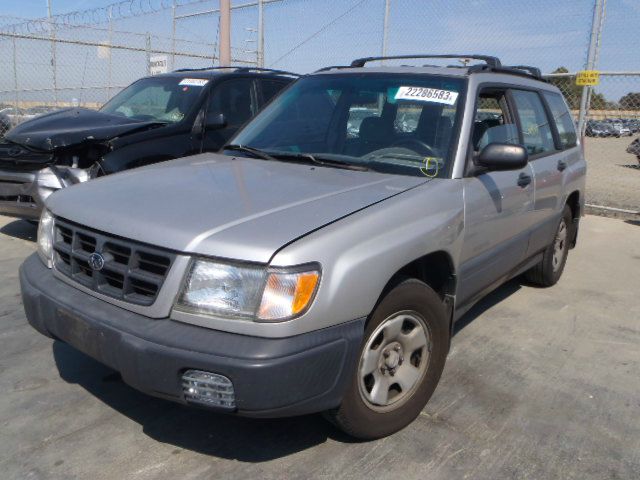 Subaru Forester 2000 photo 2