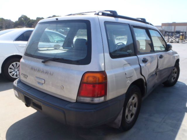 Subaru Forester 2000 photo 3
