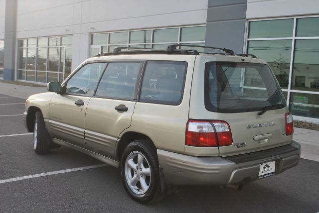 Subaru Forester 2001 photo 2