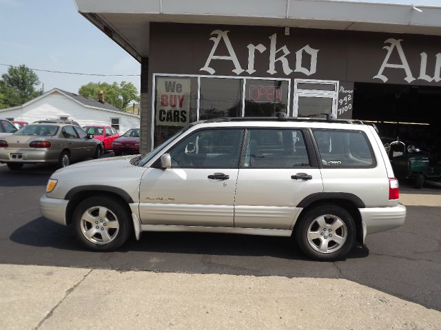 Subaru Forester 2001 photo 2