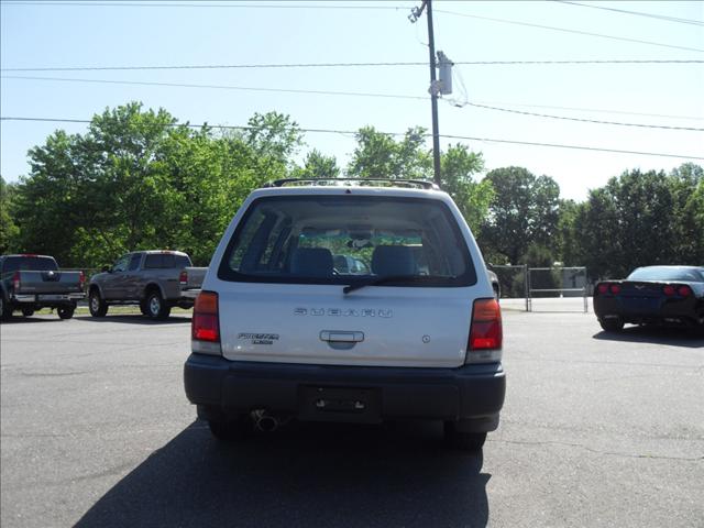 Subaru Forester 2001 photo 2