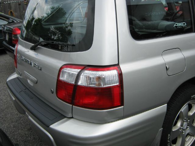 Subaru Forester 2001 photo 1