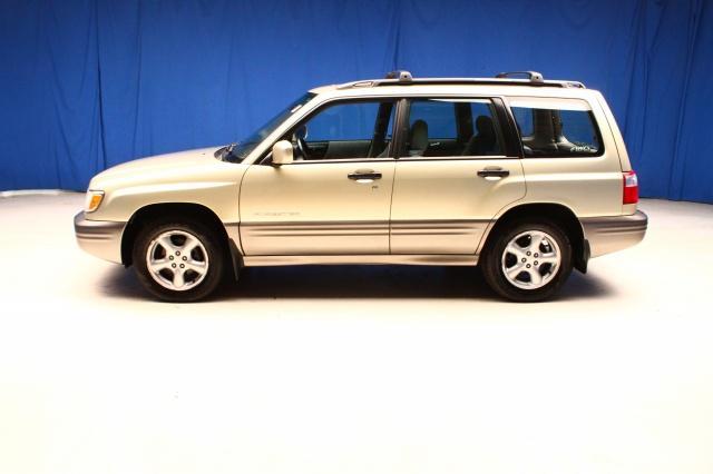 Subaru Forester 2002 photo 2