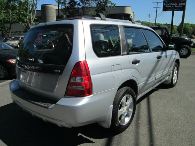 Subaru Forester 2003 photo 2
