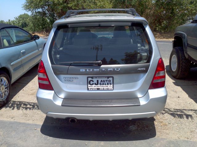 Subaru Forester 2004 photo 2