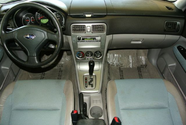 Subaru Forester 2005 photo 2