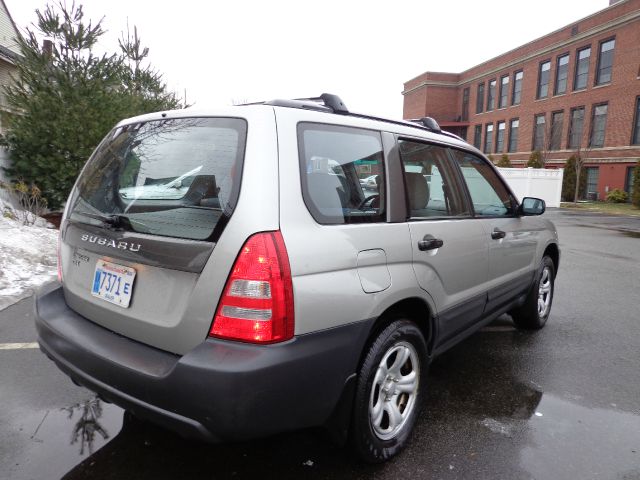 Subaru Forester 2005 photo 2