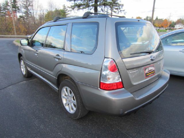 Subaru Forester 2006 photo 2