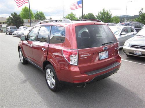 Subaru Forester 2010 photo 1