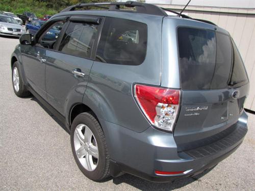 Subaru Forester 2010 photo 2
