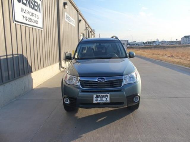 Subaru Forester 2010 photo 1