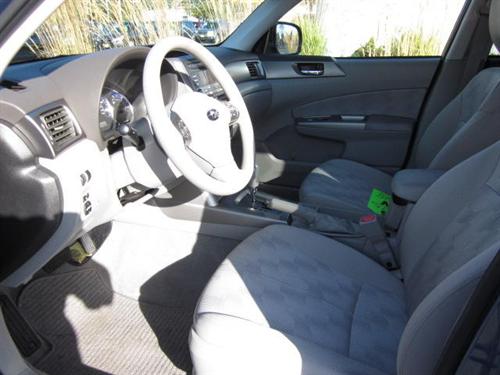 Subaru Forester 2010 photo 2