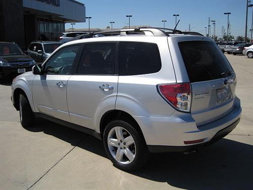 Subaru Forester 2010 photo 2