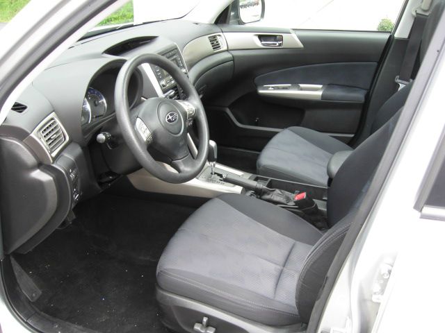 Subaru Forester 2010 photo 2
