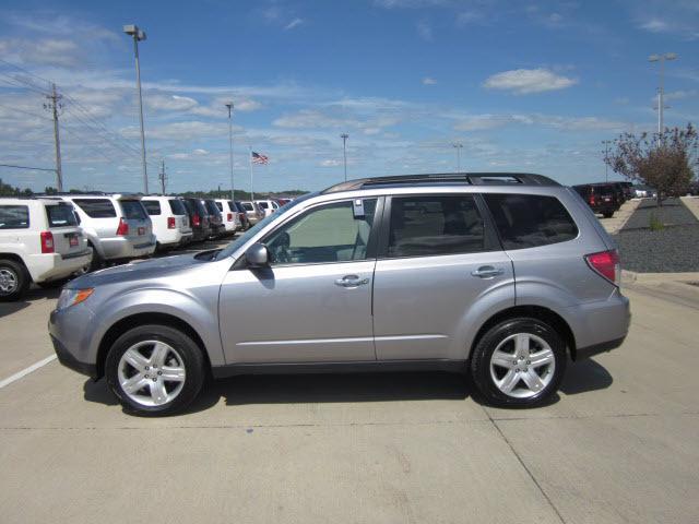 Subaru Forester 2010 photo 1