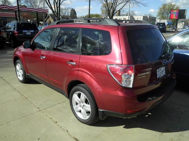 Subaru Forester 2010 photo 2
