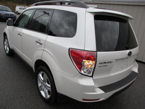 Subaru Forester 2010 photo 1