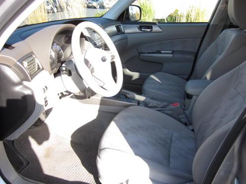 Subaru Forester 2010 photo 2